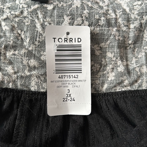 Knit Scoop Neck Ruffle Sleeve Swing Top | Color: Black/Cream - Picture 3 of 4